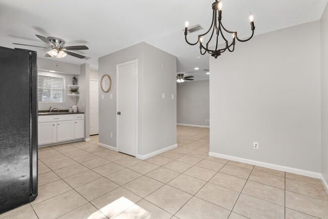 Building Photo - 81 S Wavy Oak Cir