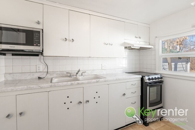 Building Photo - N Jefferson Duplex