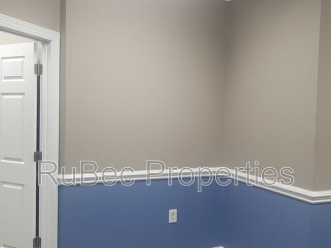 Building Photo - 1931 J N Pease Pl