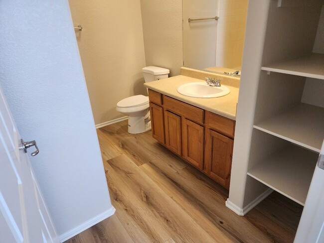 Building Photo - Upper Unit 3 Bedroom Condo with 1 Car Garage