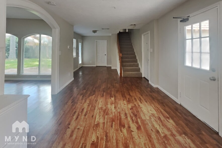 Building Photo - 16915 Misty Creek Dr