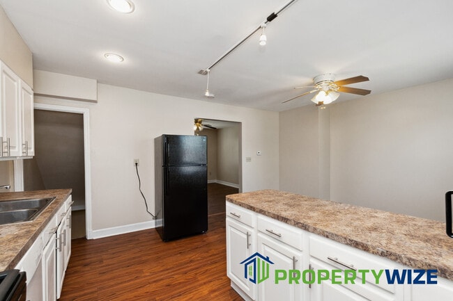 Building Photo - 1250 Walker Ave