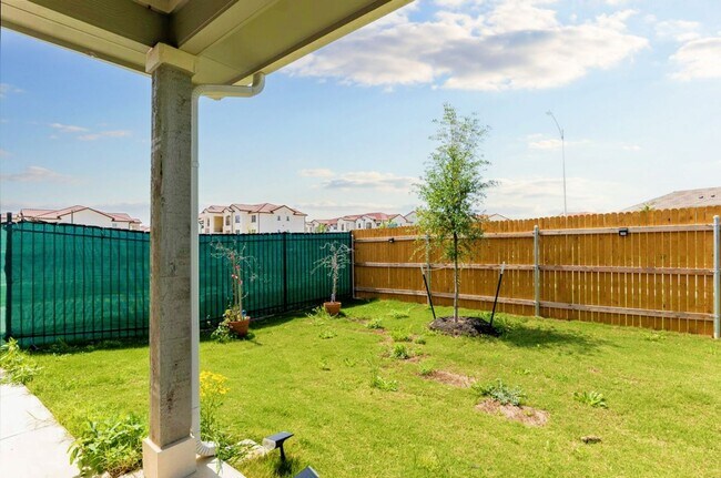 Building Photo - Spacious 4-Bedroom, 2-Bathroom Single Family Home in Austin!