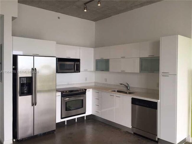 Building Photo - 133 NE 2nd Ave