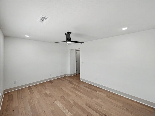 Building Photo - 7671 Scenic Vly Ave