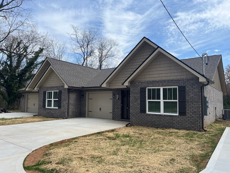 Building Photo - 1825 Kim Watt Dr