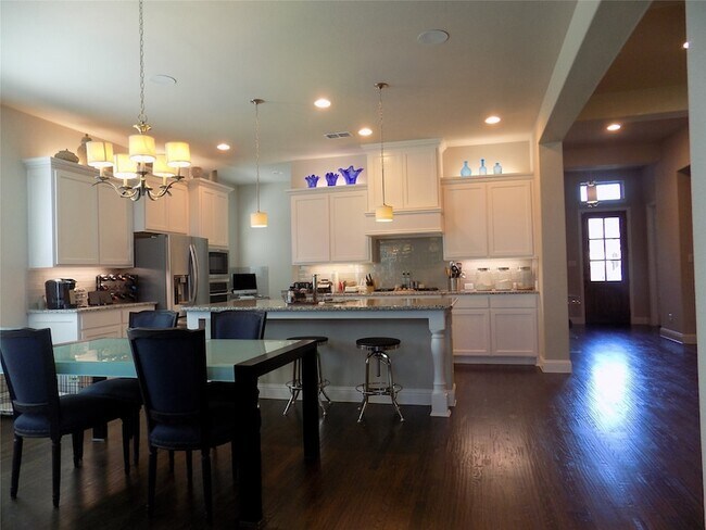 Building Photo - 2440 Vaquero Ln