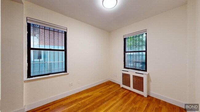 Building Photo - 36 W 73rd St