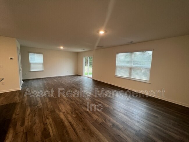 Building Photo - 323 Everleigh Cir