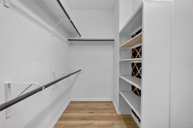 Building Photo - 2450 Garden Shadow Dr