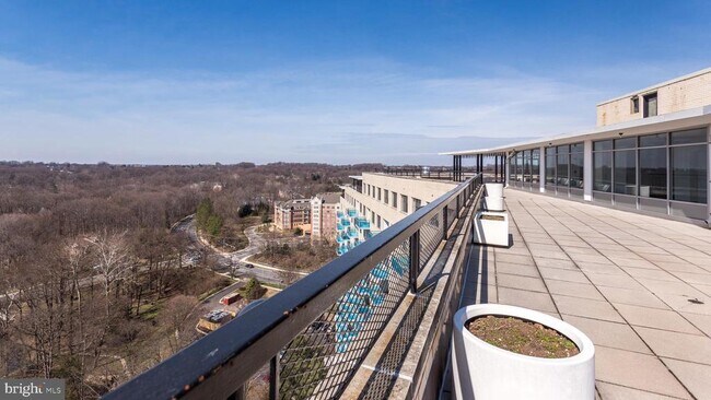 Building Photo - 10401 Grosvenor Pl