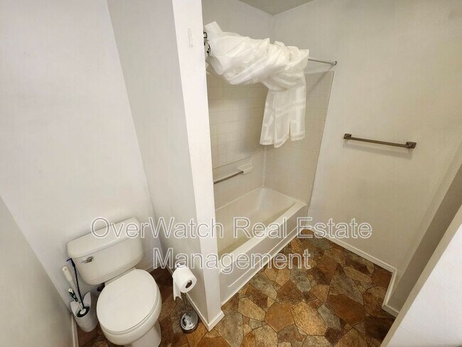 Building Photo - 9940 Grange Dr