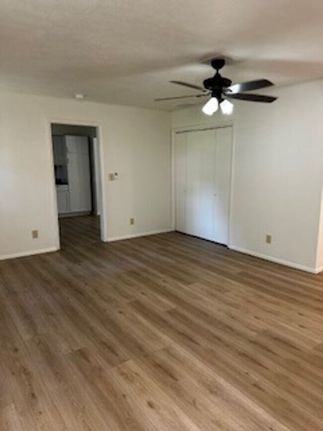 Building Photo - Fully Remodeled Home!