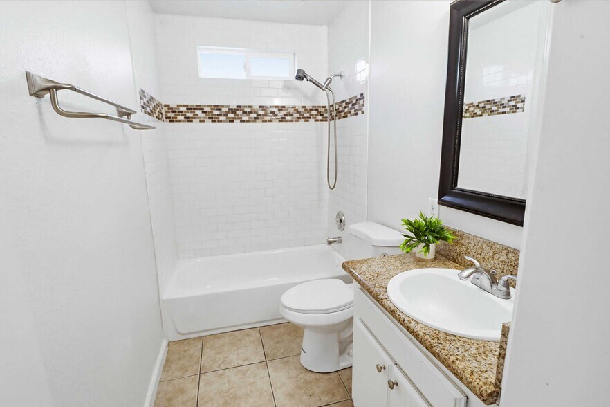 Building Photo - 856 S Gregory St