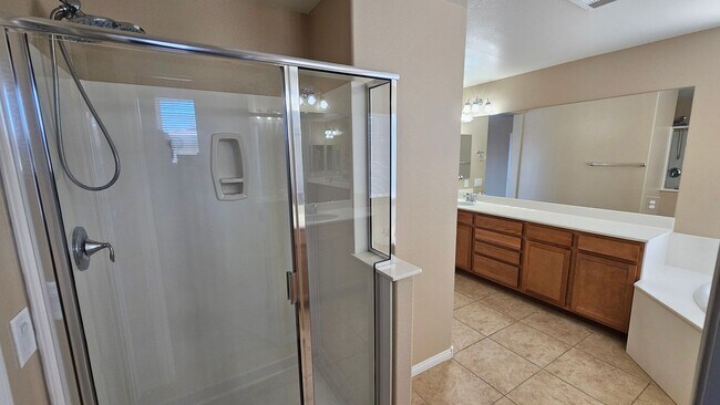 Building Photo - Large 4 bedroom in gated Stetson Trails Community
