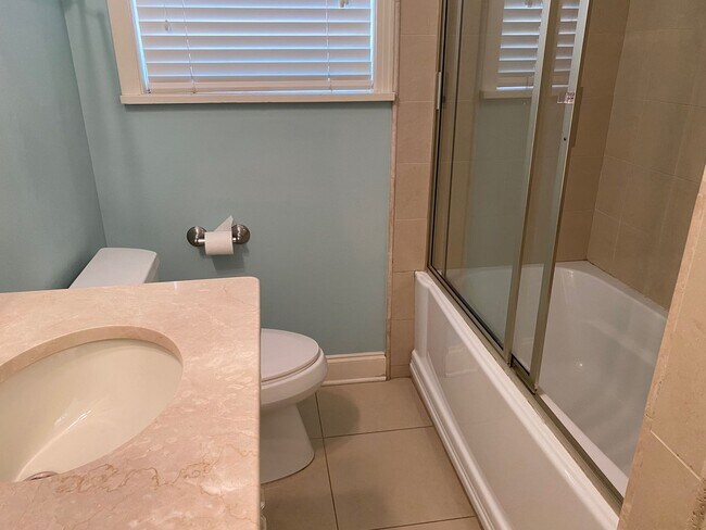 Building Photo - Beautiful 3/2 in South Highlands