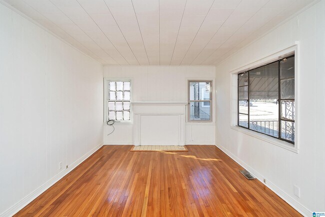 Building Photo - 621 Valley Rd