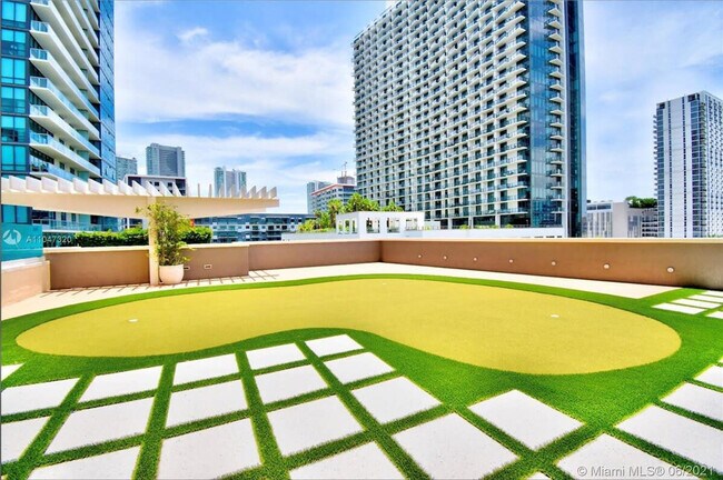 Building Photo - 3256 NE 1st Ave