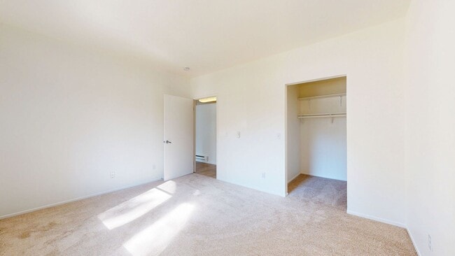 Building Photo - Available One Bedroom Condo In The Cove At...