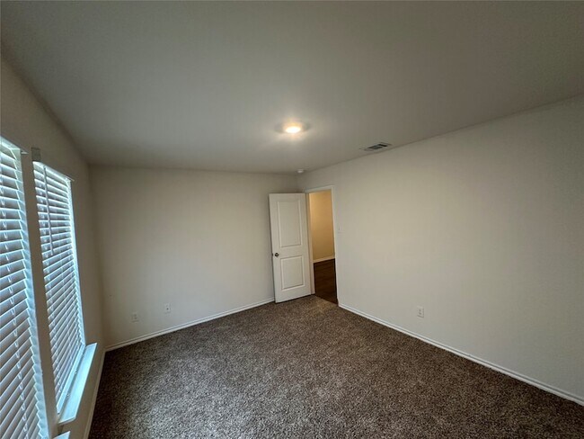 Building Photo - 2208 San Jacinto Wy