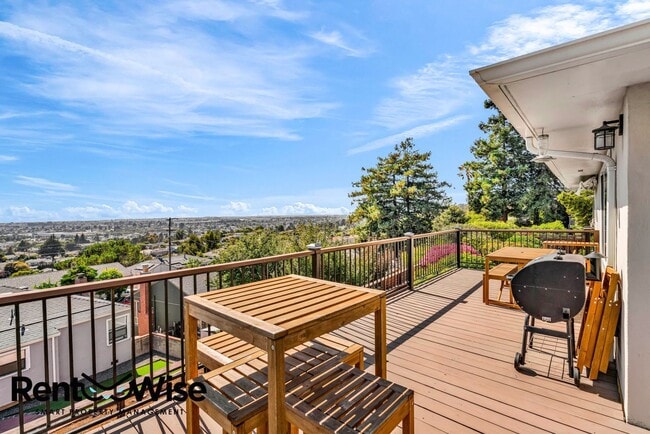 Building Photo - 16093 Selborne Dr