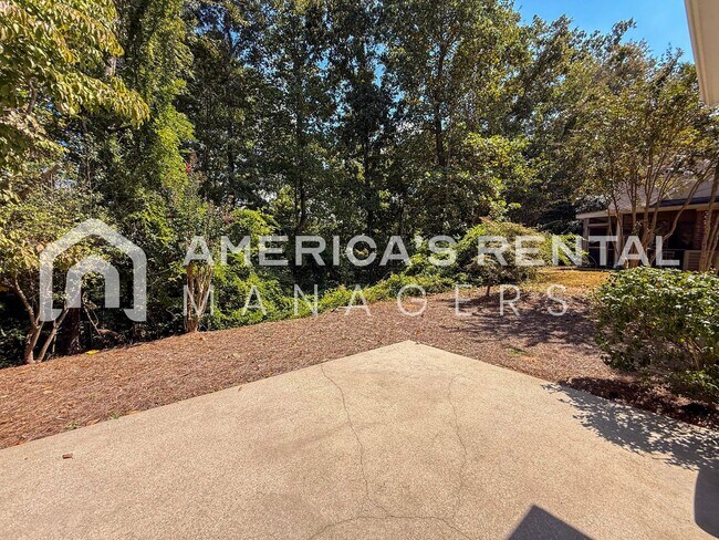 Building Photo - 825 Greystone Highlands Dr