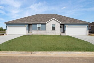 Building Photo - Newly built 3 bedroom duplex-Westbury Gardens!