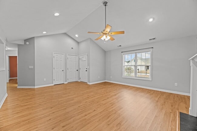 Building Photo - 180 Crooked Run Dr