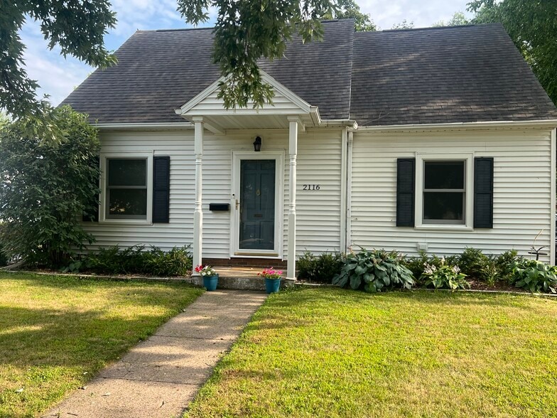 Primary Photo - 2116 Vine St