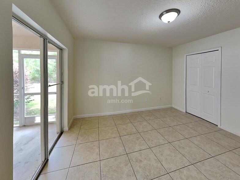 Building Photo - 1009 SW Alcantarra Blvd