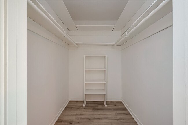 Building Photo - 23130 Bayleaf Dr