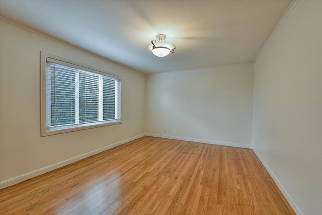 Building Photo - 715 30th Ave