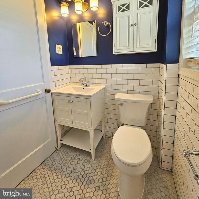 Building Photo - 2214 Arlington Terrace