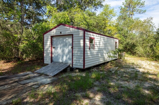 Building Photo - Nice and Private!