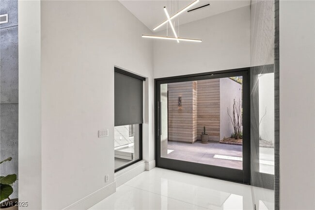 Building Photo - 18 Sun Glow Ln