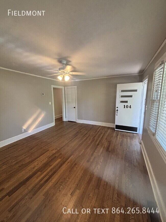 Building Photo - 104 Crescent Ridge Dr