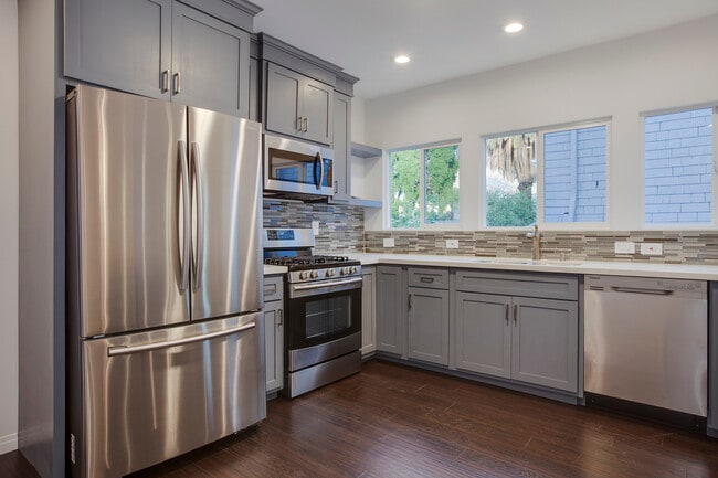 Building Photo - 2765 W 8th St