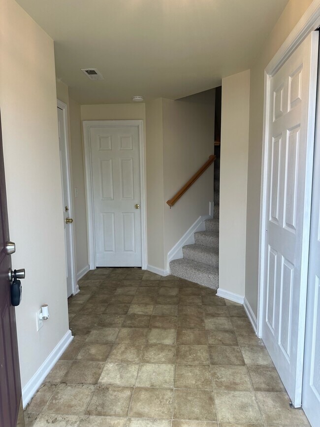 Building Photo - 803 Marquette Dr