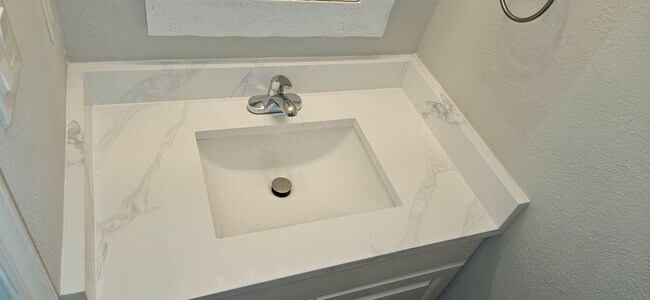 Building Photo - Beautiful, Hard to Find 4br/2.5ba in Cary! Available Now!