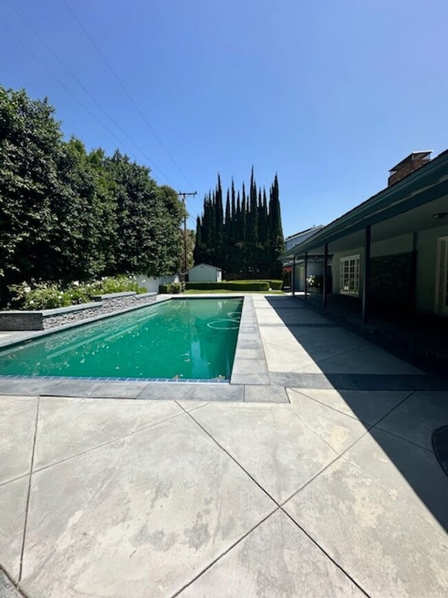 Building Photo - A True Gem in One of the Most Sought-After...