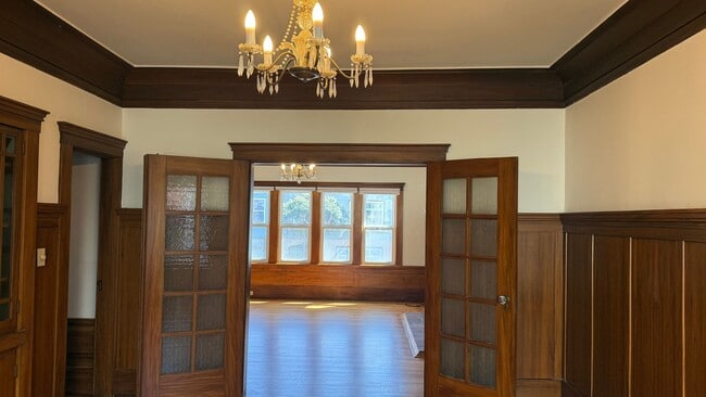 Building Photo - DREAM HOME! Spacious 3 BR + Sunroom/ 1.5 BA  in the Richmond area- AMSI