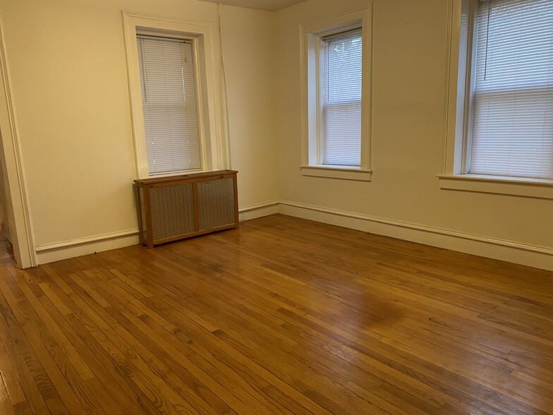 Building Photo - 53 Middle St