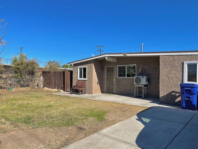 Building Photo - Three Bedroom Two Bathroom Home $2,495 Ria...