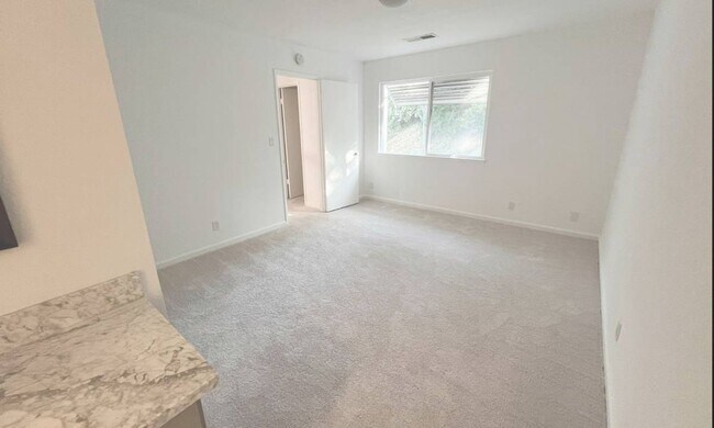 Building Photo - Virginia Hills-3 BR, 2.5 Bath Townhome wit...