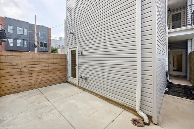 Building Photo - 1804 W Berks St