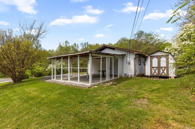 Building Photo - 2205 Island Blvd