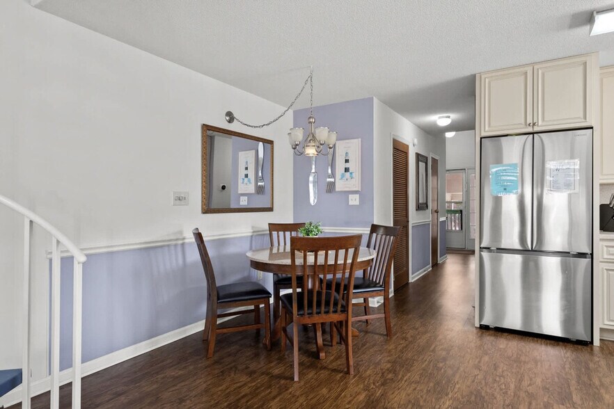 Building Photo - 1920 Bent Grass Dr