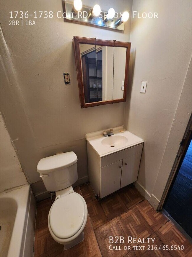 Building Photo - 1736-1738 Coit RD-Second Floor