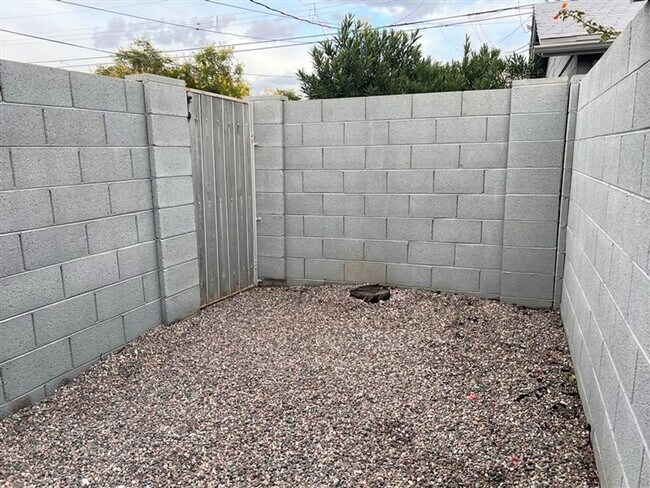 Building Photo - 4127 N 18th Pl