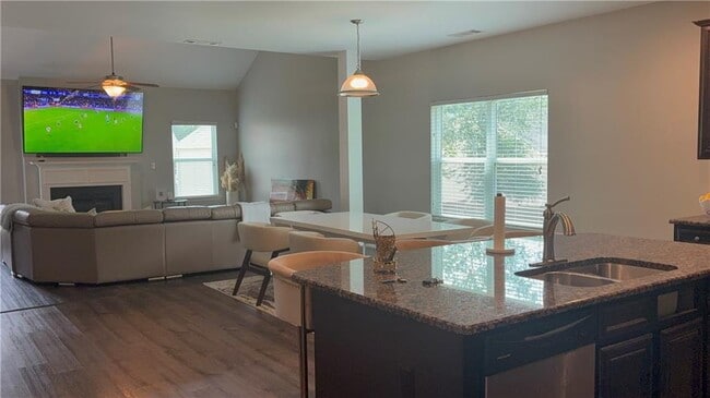 Building Photo - 1301 Rose Terrace Cir